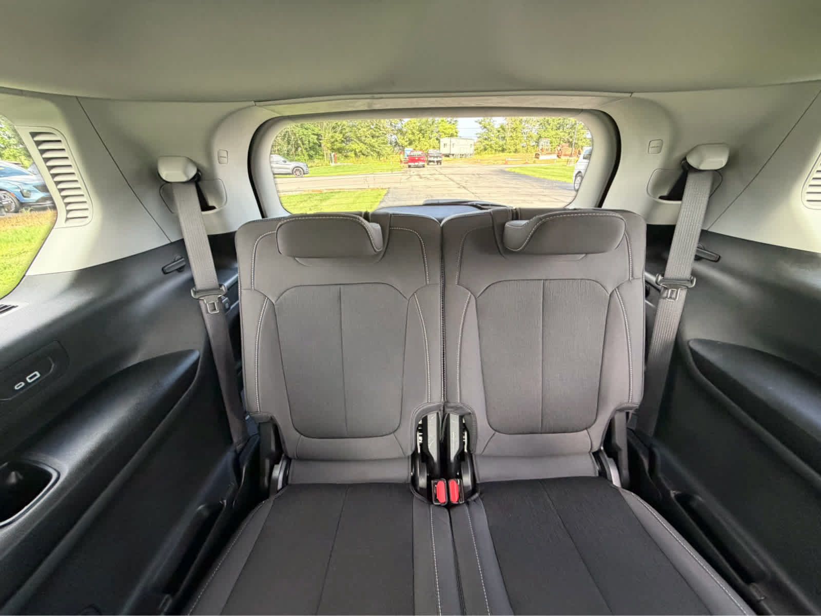 Used 2023 Jeep Grand Cherokee L Laredo w/ Luxury Tech Group I AWD/4WD image 36
