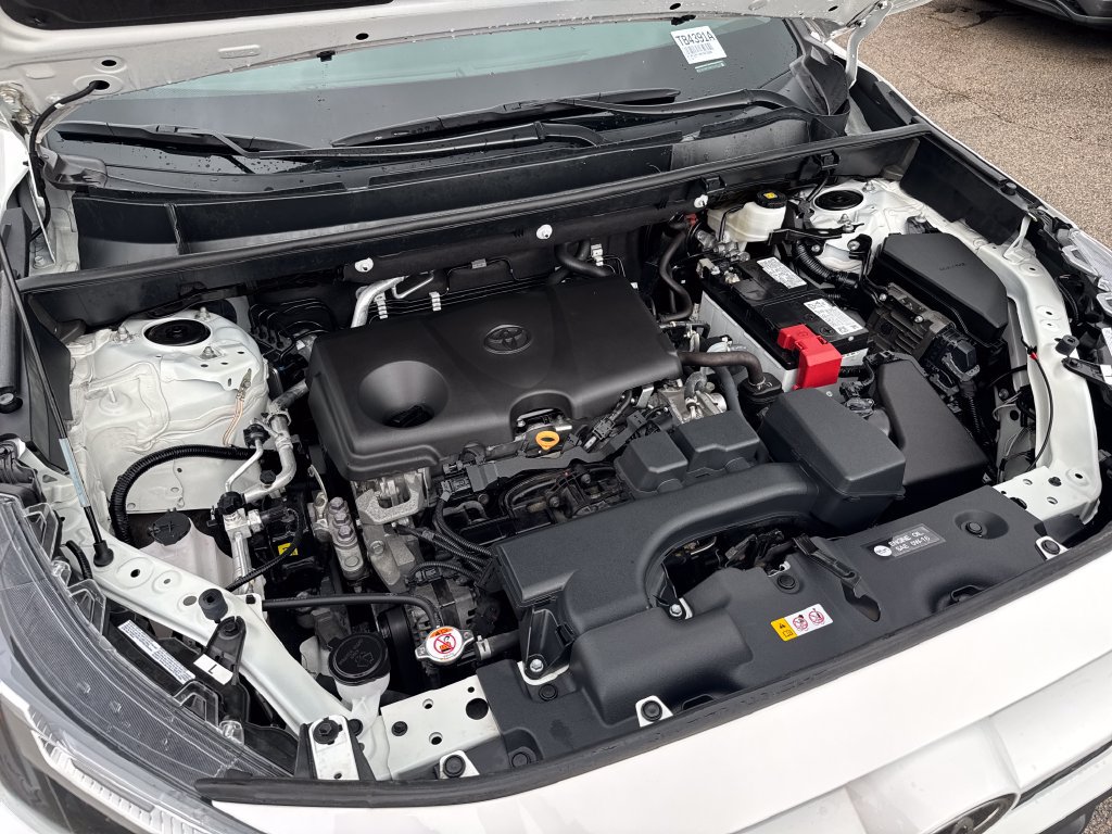 Used 2024 Toyota RAV4 XLE AWD/4WD image 46