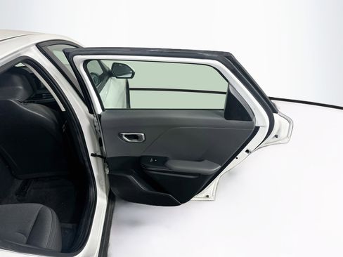 Used 2025 Kia K4 FWD image 28