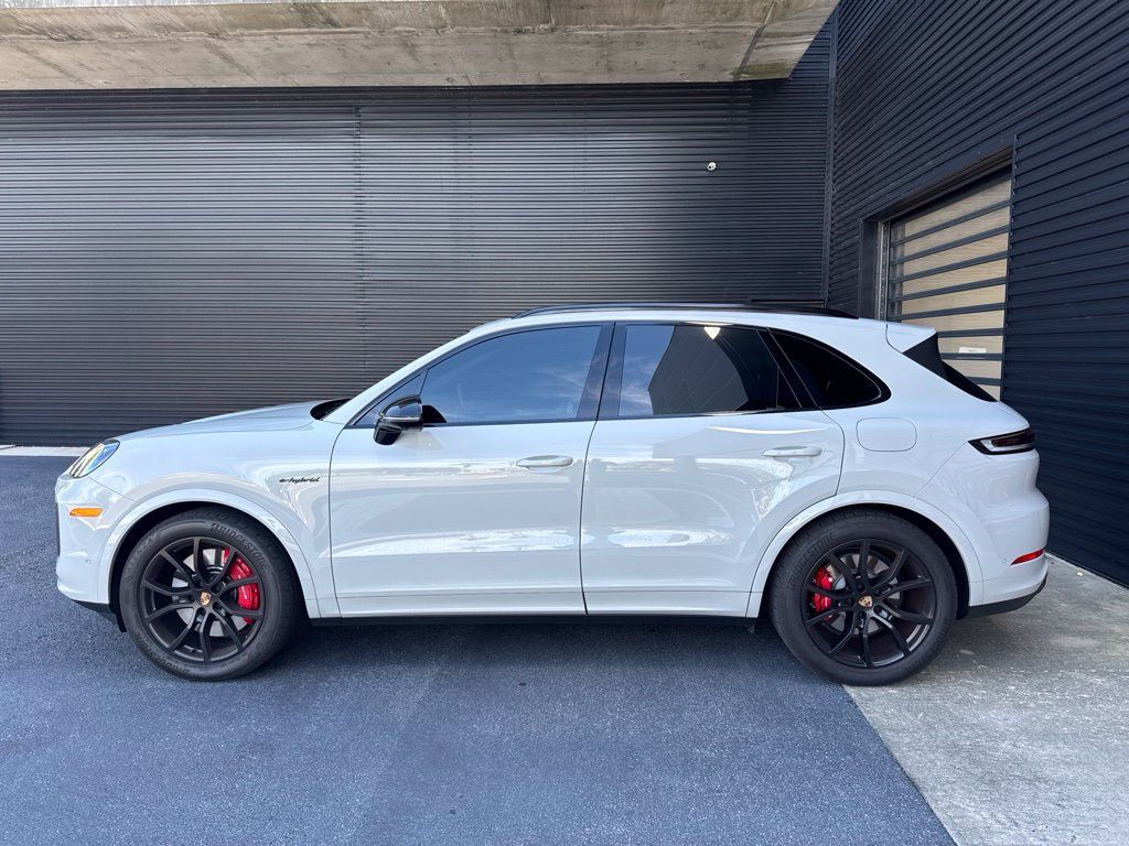 Certified 2025 Porsche Cayenne S AWD/4WD image 2