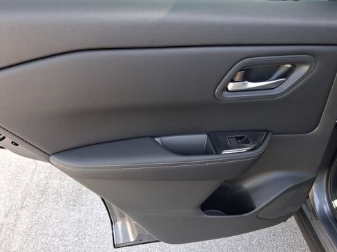 Used 2026 Nissan Rogue SV FWD image 12