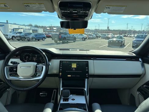 Used 2024 Land Rover Range Rover Autobiography image 17