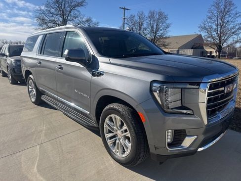 Used 2021 GMC Yukon XL SLT w/ SLT Luxury Plus Package image 4