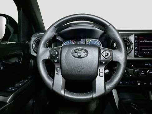Used 2021 Toyota Tacoma TRD Sport w/ Technology Package AWD/4WD image 10