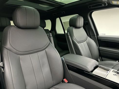 Used 2025 Land Rover Range Rover SE AWD/4WD image 18