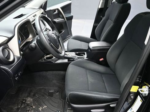 Used 2015 Toyota RAV4 XLE image 17