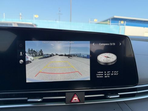 Used 2025 Hyundai Elantra SEL FWD image 17