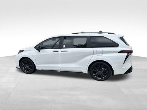 Certified 2026 Toyota Sienna XSE FWD image 2