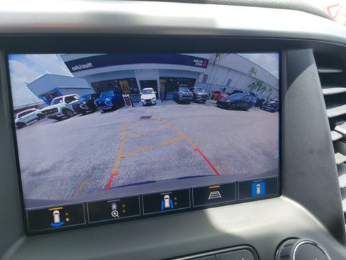 Used 2023 GMC Acadia SLT w/ Technology Package FWD image 5