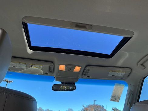 Used 2017 Nissan Armada Platinum w/ Interior Lighting Package image 25