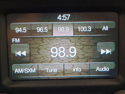 Used 2015 Jeep Renegade Latitude image 25