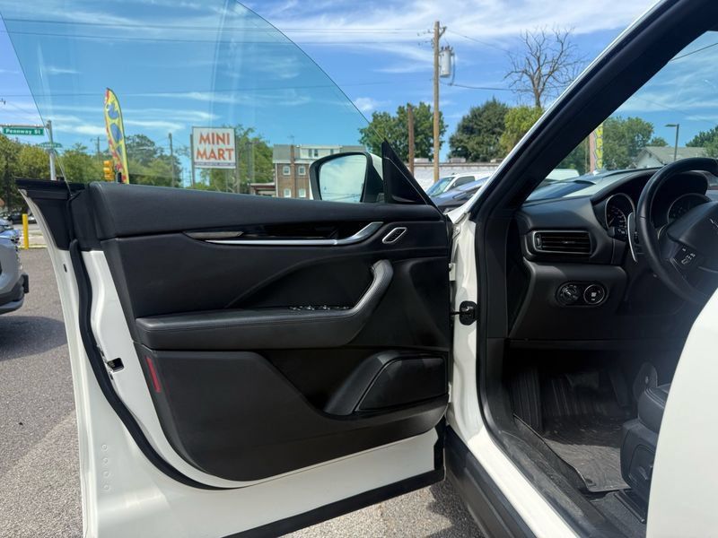 Used 2020 Maserati Levante S AWD/4WD image 14