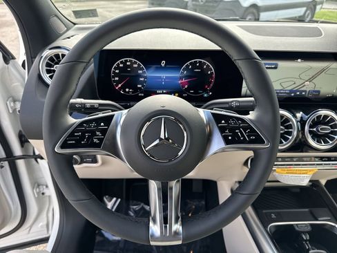 Certified 2025 Mercedes-Benz GLA 250 4MATIC image 18
