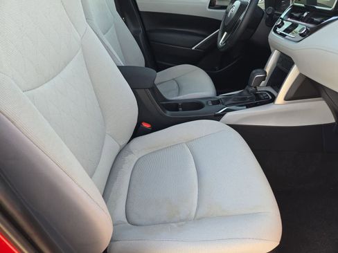 Used 2024 Toyota Corolla Cross LE image 19