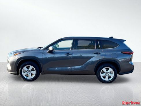 Certified 2025 Toyota Highlander LE FWD image 4