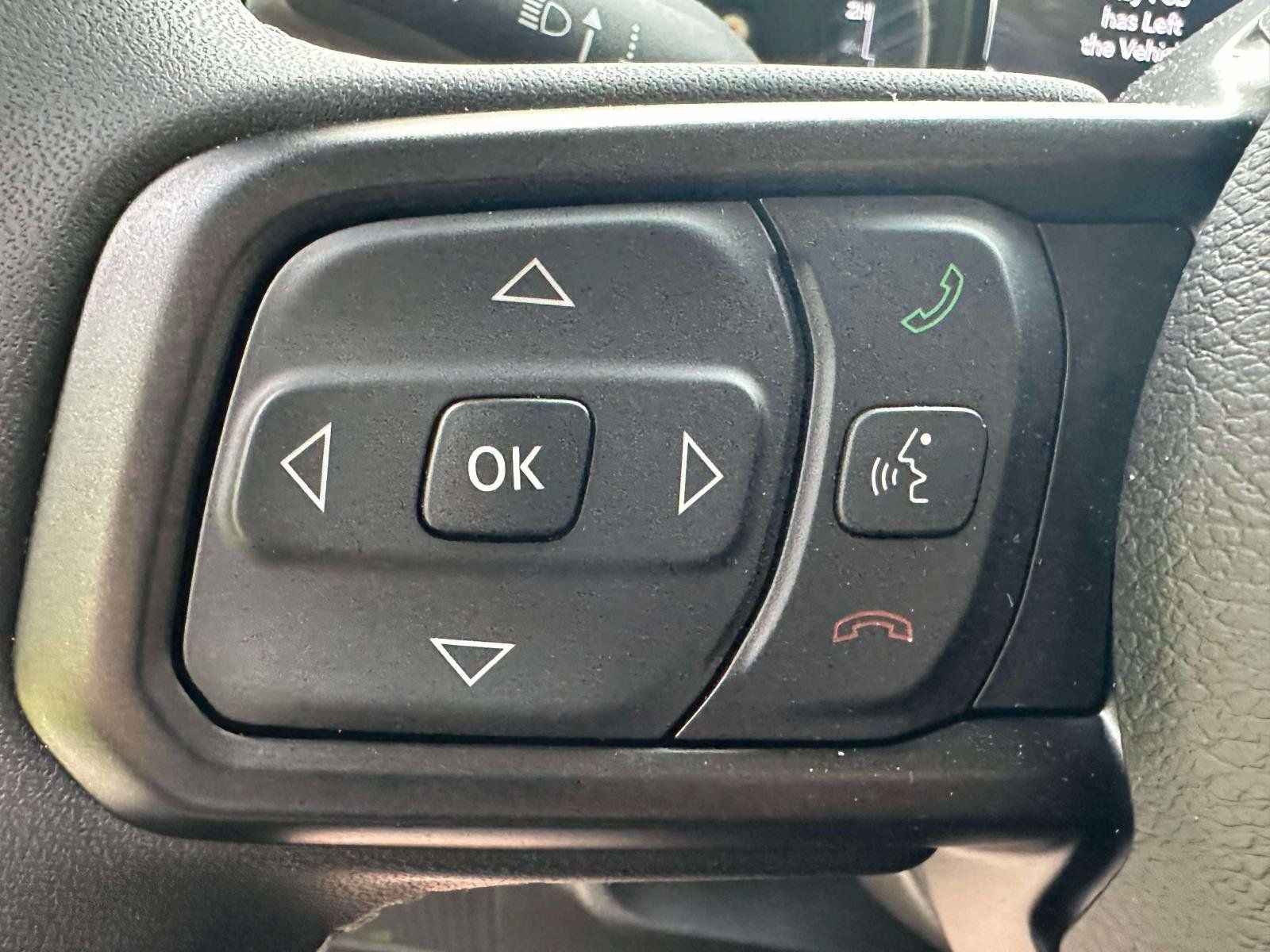 Used 2025 Jeep Gladiator Sport AWD/4WD image 18