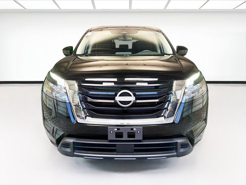 Used 2025 Nissan Pathfinder S FWD image 2