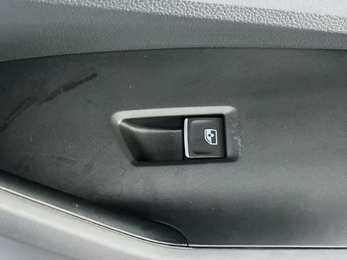 Used 2025 Volkswagen Jetta SE image 29