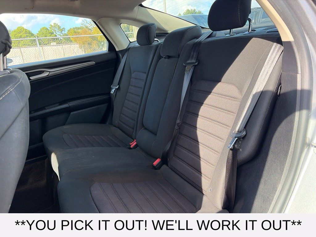 Used 2020 Ford Fusion SE FWD image 9