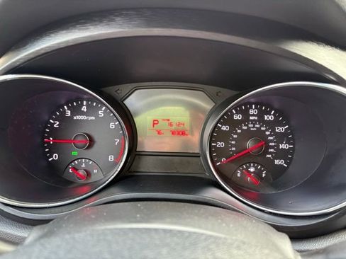 Used 2018 Kia Sedona L image 18