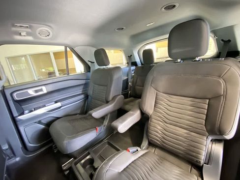 Used 2021 Ford Explorer XLT AWD/4WD image 24