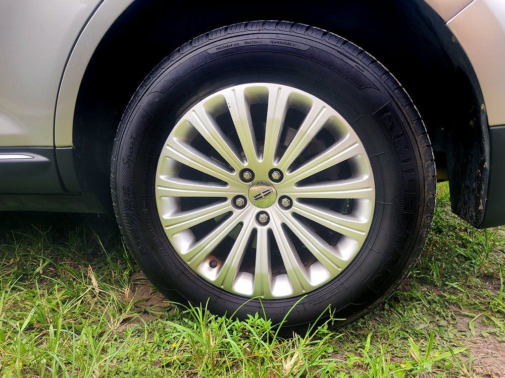 Used 2011 Lincoln MKX 2WD image 9