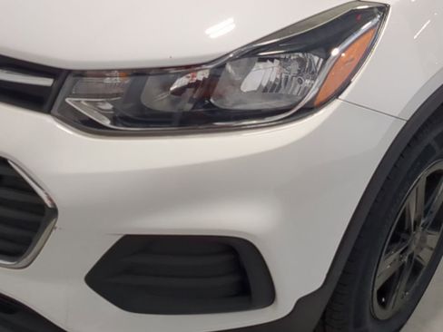 Used 2021 Chevrolet Trax LS w/ Tint and Cruise Package AWD/4WD image 14