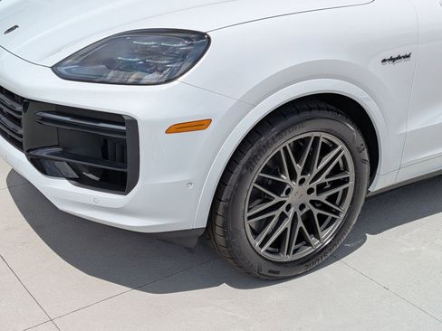 New 2026 Porsche Cayenne Turbo AWD/4WD image 12