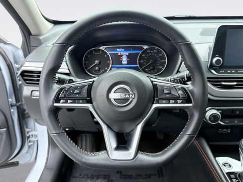 Used 2023 Nissan Altima 2.5 SR image 12