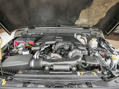 Used 2021 Jeep Gladiator Sport AWD/4WD image 32