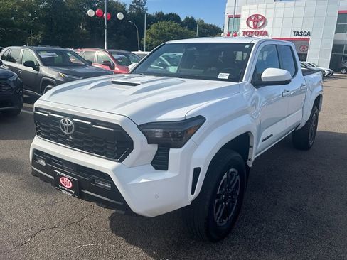 Used 2024 Toyota Tacoma TRD Off-Road image 7