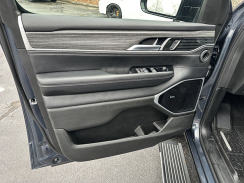 Used 2024 Jeep Wagoneer L Series III w/ Premium Group I image 12