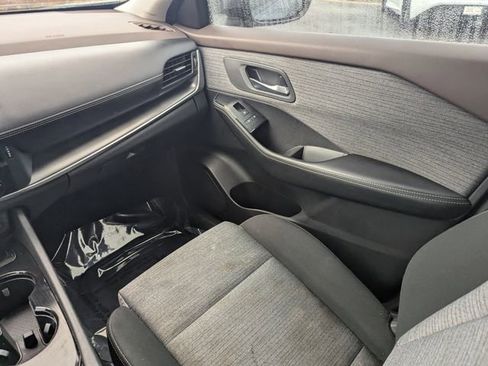 Used 2023 Nissan Rogue SV image 15