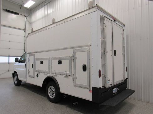 Used 2019 Chevrolet Express 3500 w/ Power Convenience Package image 2