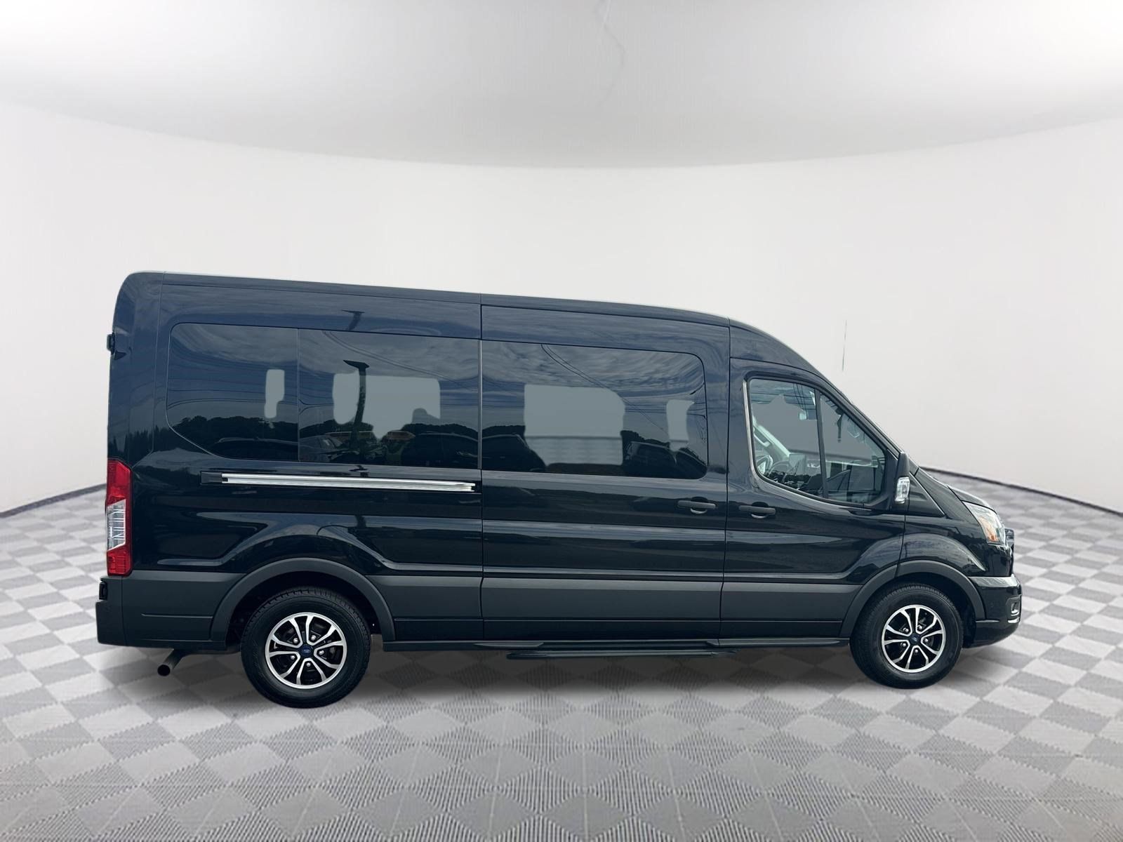Used 2023 Ford Transit 350 XLT RWD image 4