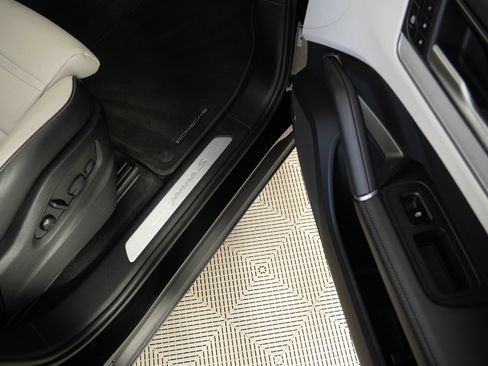 Certified 2024 Porsche Cayenne S AWD/4WD image 26