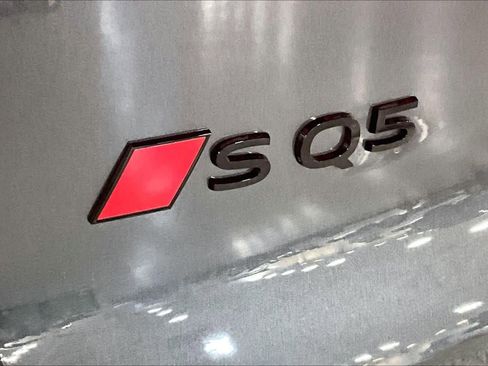 New 2025 Audi SQ5 Prestige image 15