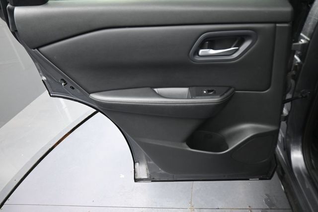 Used 2024 Nissan Rogue SV FWD image 18