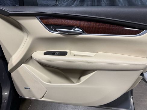 Used 2018 Cadillac XT5 Luxury w/ Driver Awareness Package AWD/4WD image 13