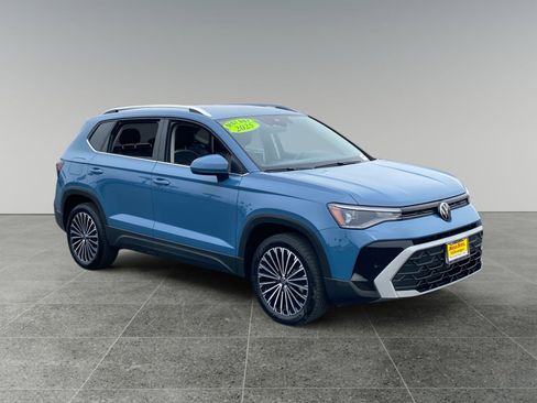 Used 2025 Volkswagen Taos SE image 7