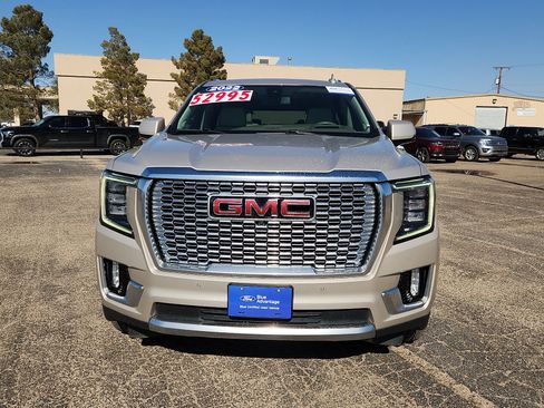 Used 2022 GMC Yukon XL Denali image 2