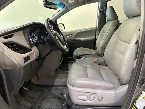 Used 2015 Toyota Sienna XLE w/ XLE Navigation Package AWD/4WD image 22