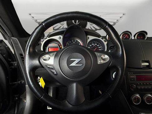 Used 2016 Nissan 370Z Coupe RWD image 12
