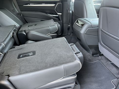 Used 2026 Cadillac Escalade Sport AWD/4WD image 26