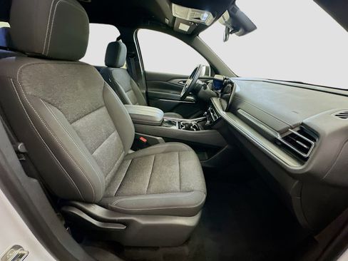 Used 2024 Chevrolet Traverse LT image 34