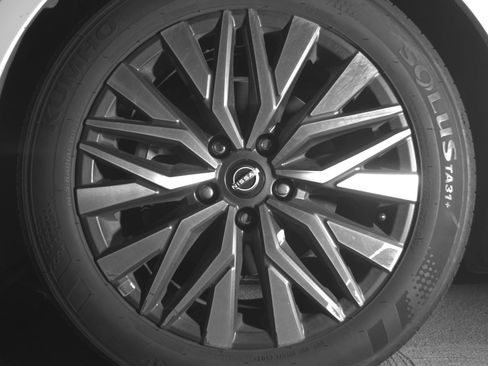 Used 2025 Nissan Altima 2.5 SV image 12