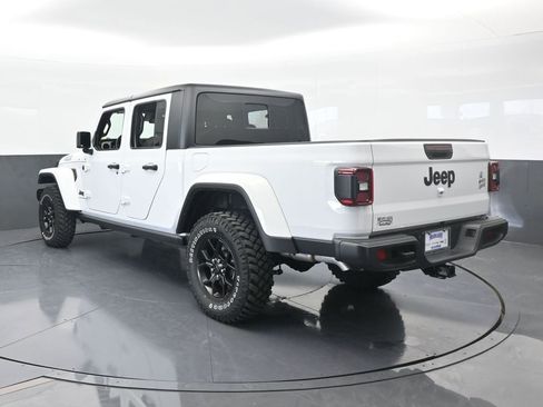 Used 2024 Jeep Gladiator Sport image 4
