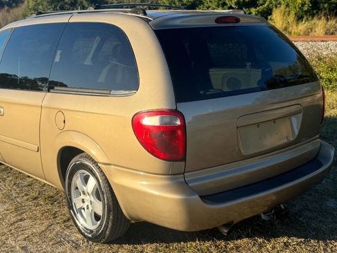 Used 2005 Dodge Grand Caravan SXT w/ Trailer Tow Prep Group image 6