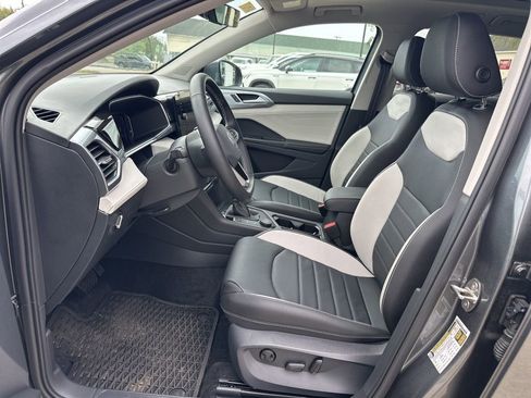 New 2025 Volkswagen Taos SEL image 10