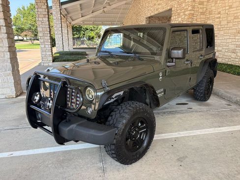 Used 2015 Jeep Wrangler Unlimited Sport AWD/4WD image 2